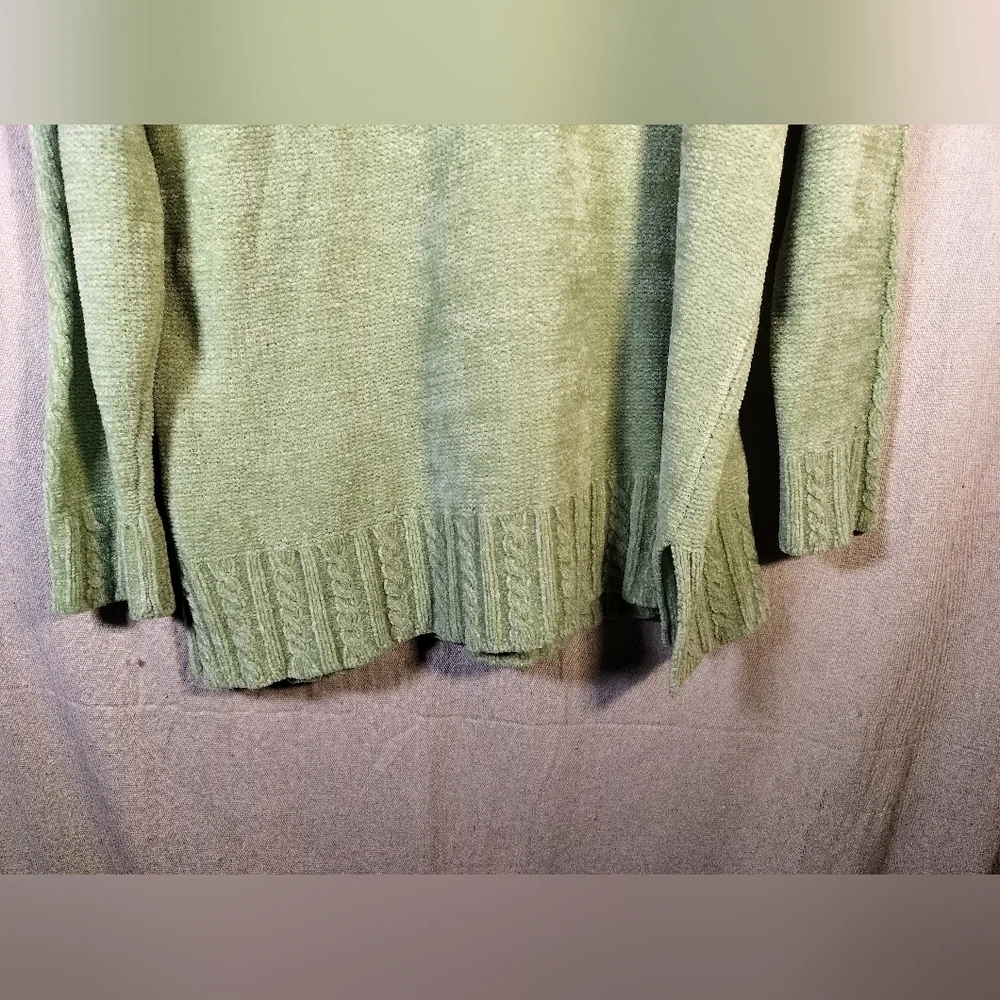 Vintage Woman's long green large Yarn Works sweater Irish knotwork design NICE! - Picture 5 of 7